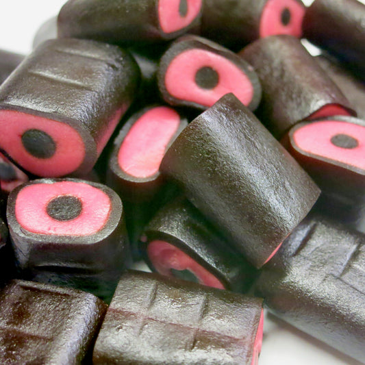 Salty Raspberry-filled Licorice Logs (Salta Hallon)